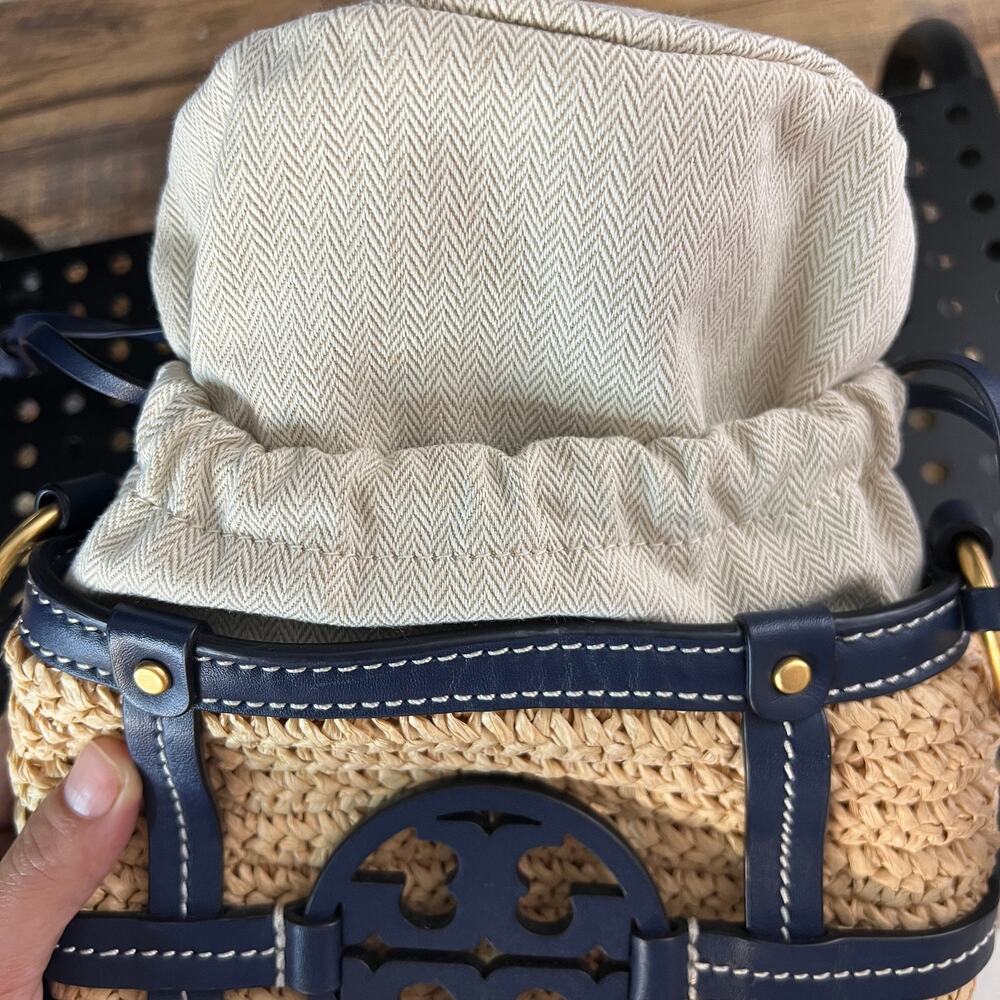 Tory Burch Miller Straw Bucket Bag Natural Navy Crossbody Purse Leather Trim - Picture 8 of 12